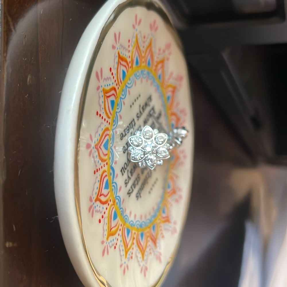 Swarovski genuine Brand large flower sparkly stud earrings white clear crystals
